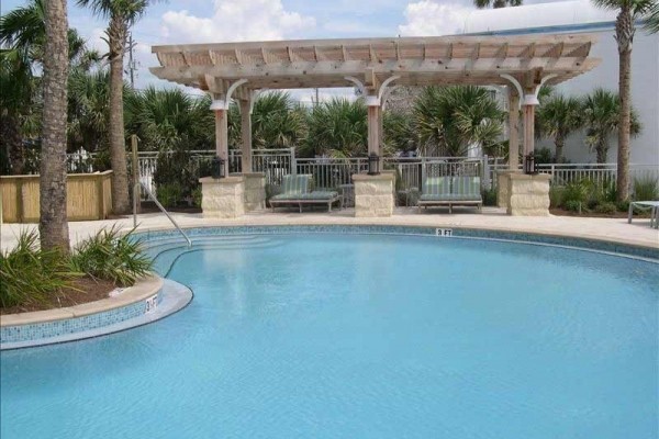 [Image: Near Pier Park-1.5BR/2BA Ocnfrnt Mstr BR-Free Beach Chairs Svc]