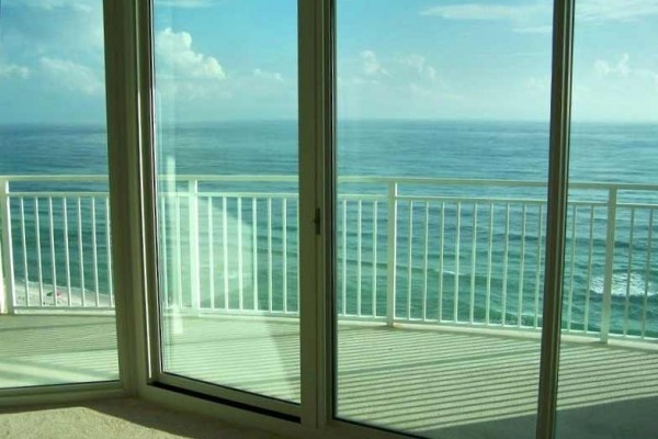 [Image: 3 Bed/3 Bath, 8th Floor, Free Beach Service, Beautiful Unit!]