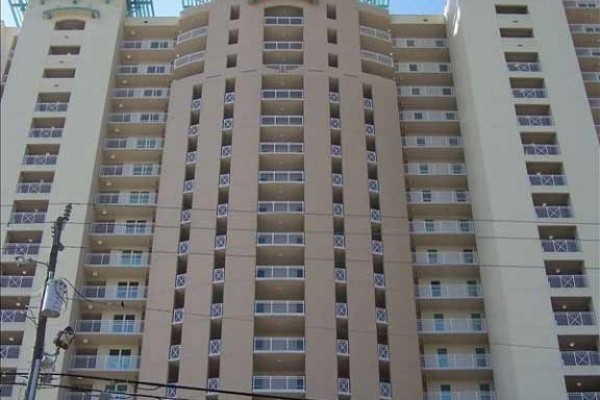 [Image: 3 Bed/3 Bath, 8th Floor, Free Beach Service, Beautiful Unit!]