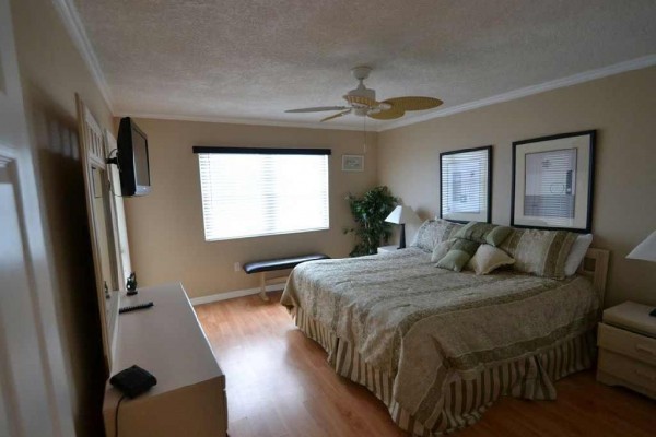 [Image: 3BR, 3BA Updated Condo Directly on the Beach]