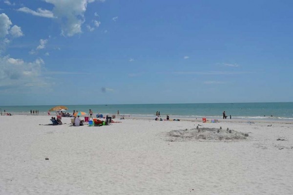[Image: 3BR, 3BA Updated Condo Directly on the Beach]