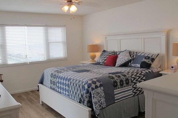 [Image: Beautiful 3BR/3BA Direct Ocean/Gulf-Front Condo; Oceanviews from Every Bedroom]