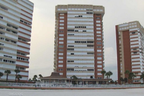 [Image: Gulf of Mexico Florida Condo Directly on Beach]