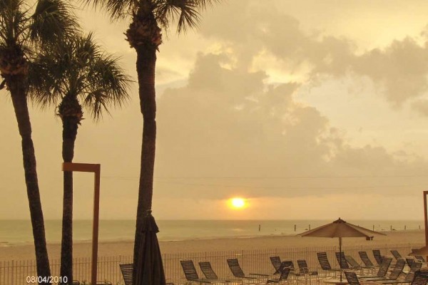 [Image: Gulf of Mexico Florida Condo Directly on Beach]