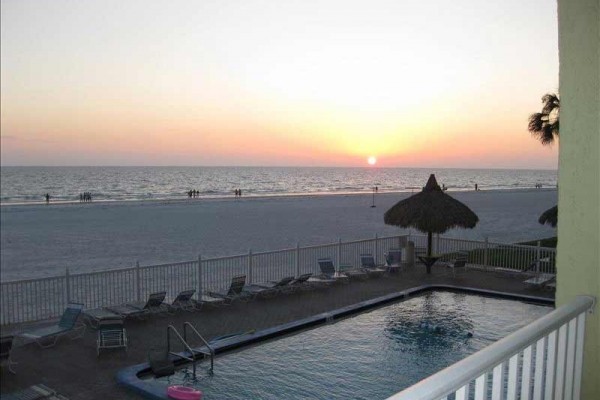 [Image: Amazing 2 Bdrm/2 Bath Beach Front Condo at Sea Oats-Free Wifi]