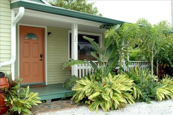 [Image: Zen Cottage - Quiet &amp; Modern with All the Amenities! Beach 2 Min Walk]