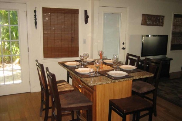 [Image: Zen Cottage - Quiet &amp; Modern with All the Amenities! Beach 2 Min Walk]