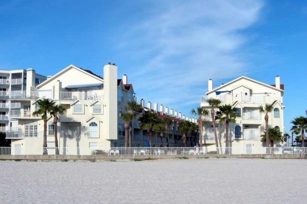 [Image: 3 Bedroom, 2 Bathroom Townhouse/Condo on the Beach.]