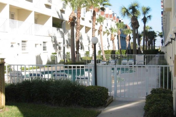 [Image: 3 Bedroom, 2 Bathroom Townhouse/Condo on the Beach.]