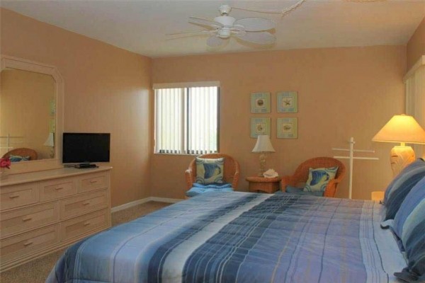 [Image: The Shores #301 Direct Beach Front Corner Unit. 2b 2b. Immaculate Complex.]