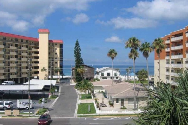 [Image: Waterfront Redington Shores Florida Condo for Rent/Seasnl/Yrly]