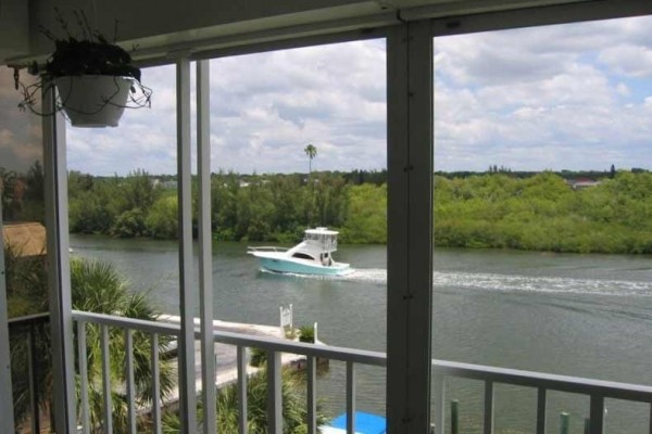 [Image: Waterfront Redington Shores Florida Condo for Rent/Seasnl/Yrly]