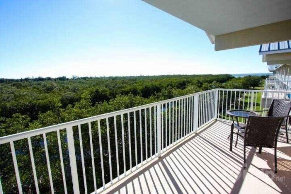 [Image: Quiet Corner 3 Bed 3 Bath Town Home with Bay View from Master Balcony]