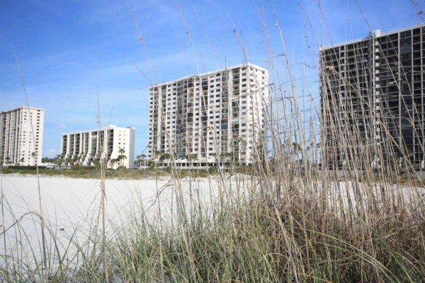 [Image: Vibrant 2BR 2BA Overlooking Award-Winning Clearwater Beach]