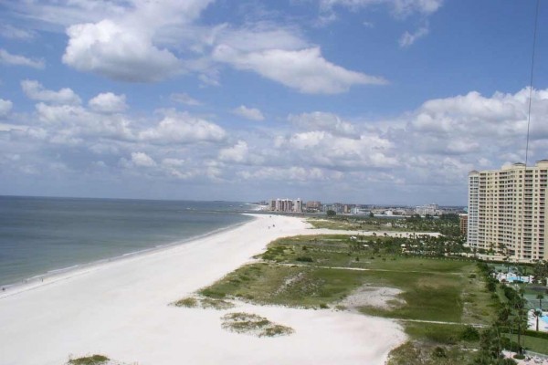 [Image: Great Pricing! Unobstructed Gulf Front Condo at Lighthouse Towers, 1605]