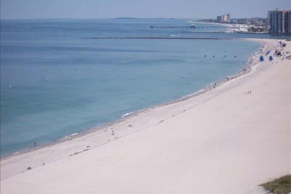 [Image: Luxury Beach Front Condo- Beautiful Gulf View]
