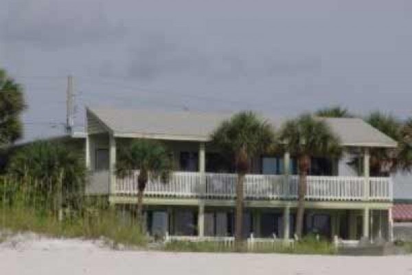 [Image: Renovated Oceanside Retreat Aug.-Sept $495wk Book Now! Indian Rocks Beac]