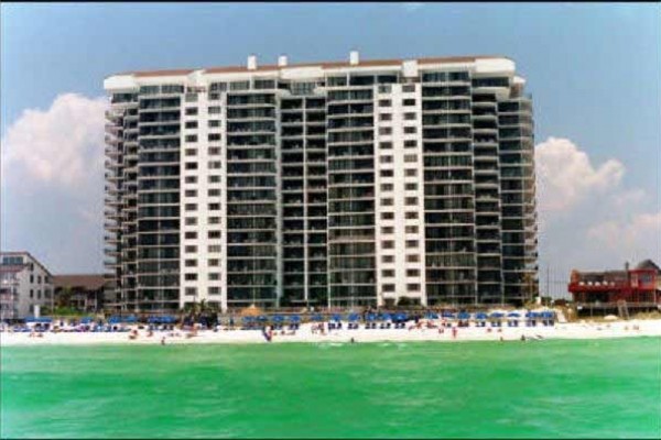 [Image: Panoramic Views of the Gulf Huge 700sqft of Balcony a Must See]