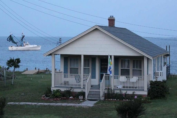 [Image: Pet Friendly Waterfront Rental Home on Core Sound]