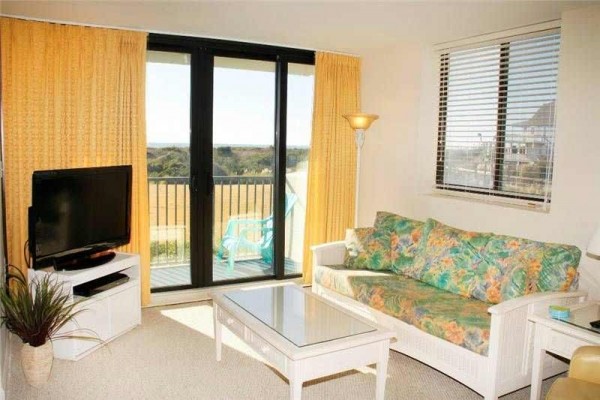 [Image: Sands Villas 121: 3 BR / 2.0 BA Condo in Atlantic Beach, Sleeps 8]