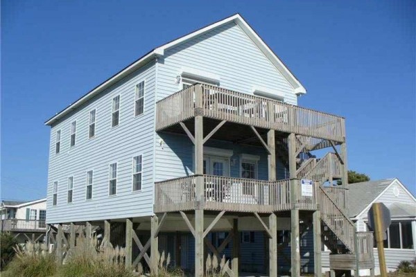 [Image: Spacious 4 BR 3.5 BA Third Row Home - Great Views from Oceanfront Decks!]