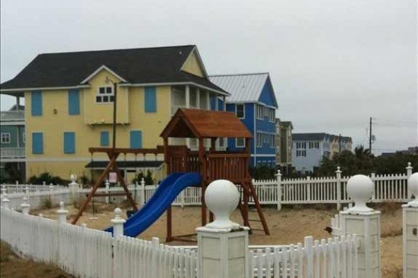 [Image: Beautiful Home in Atlantic Beach's Sea Dreams Neighborhood]