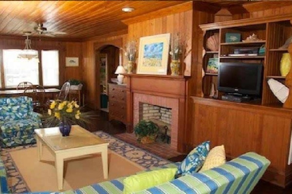 [Image: Wow!!! Now $1675.00 for a Week During the Summer, Mamas Cottage]