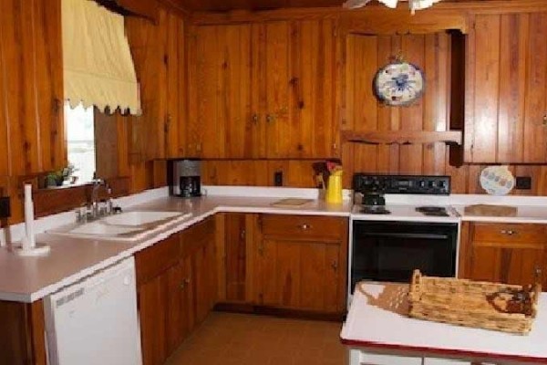 [Image: Wow!!! Now $1675.00 for a Week During the Summer, Mamas Cottage]