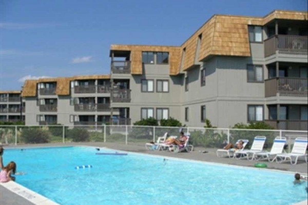 [Image: Beachfront Family Oriented Condo at Atlantic Beach / Beaufort]