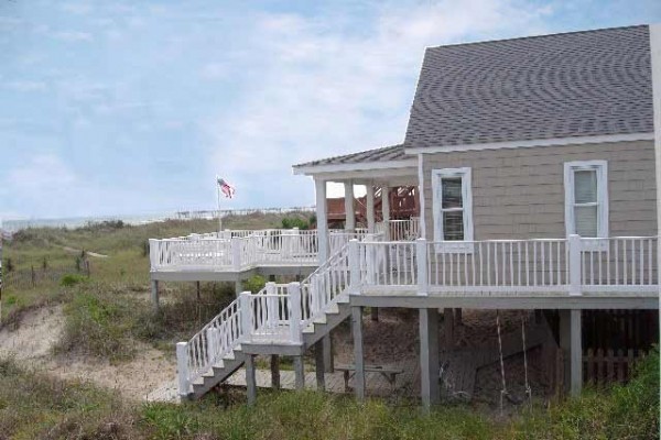 [Image: Spectacular Oceanfront Family Cottage Retreat!]