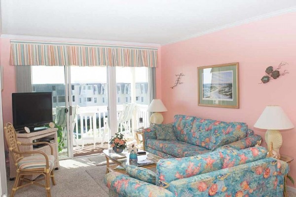 [Image: Wonderful Oceanview Condo W/Recently Updated Kitchen &amp; Bathrooms!]