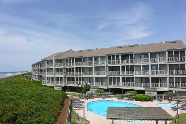 [Image: 3BR Oceanfront Condo with Views!]