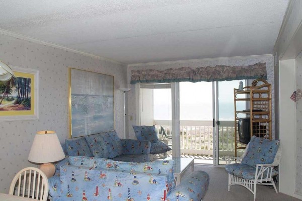 [Image: Oceanfront Condo with Great Views!!]