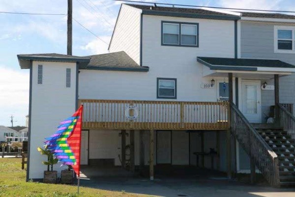 [Image: Great Duplex with Liftavator and Boat Dock!]