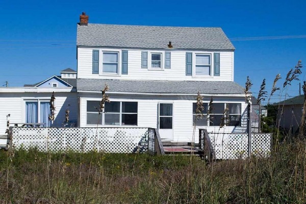[Image: 5BR Oceanfront Cottage with Great Views and a Large Sun Porch!]