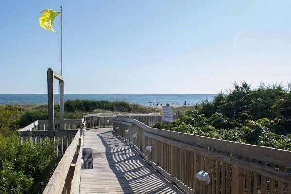 [Image: Oceanview Condo with Lots of Amenities and Fun for the Whole Family!]