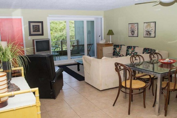 [Image: Multi-Level Oceanside Condo with Secured Entrance!]