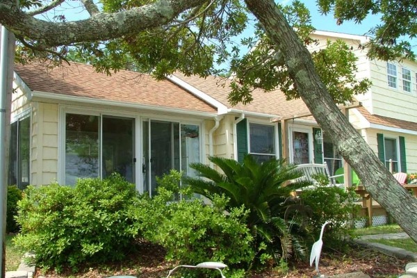 [Image: Sound View Nice Home with Public Pier and Boat Ramp 100 Yards Away]