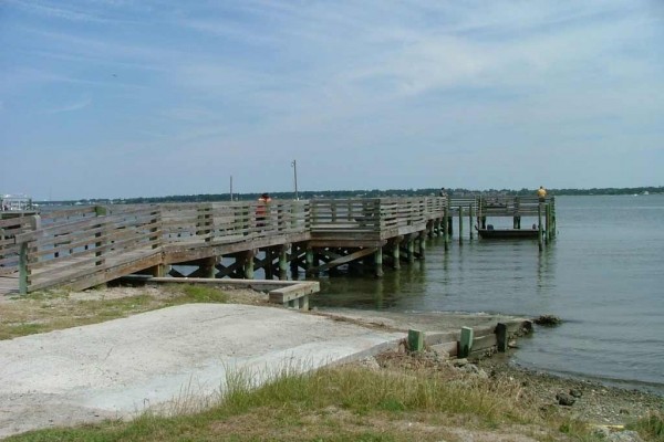 [Image: Sound View Nice Home with Public Pier and Boat Ramp 100 Yards Away]