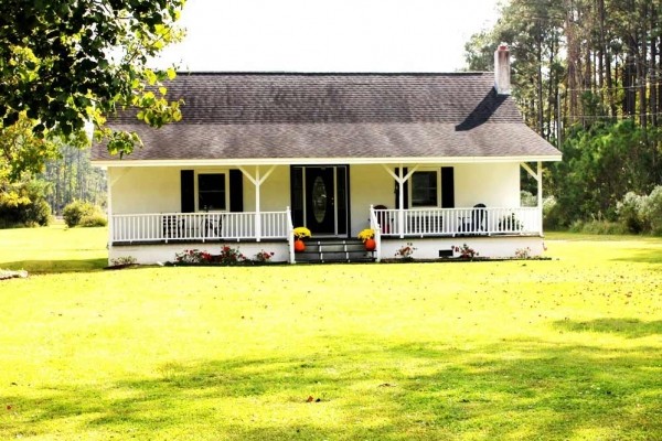 [Image: Charming Storybook Vintage Beach Cottage..Water Views / Private Dock]