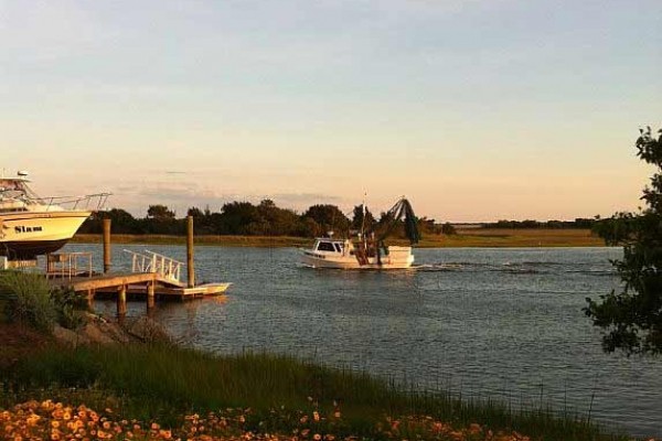 [Image: Front St. Beaufort Nc! Bring Your Boat, Kayaks, and Bikes!]