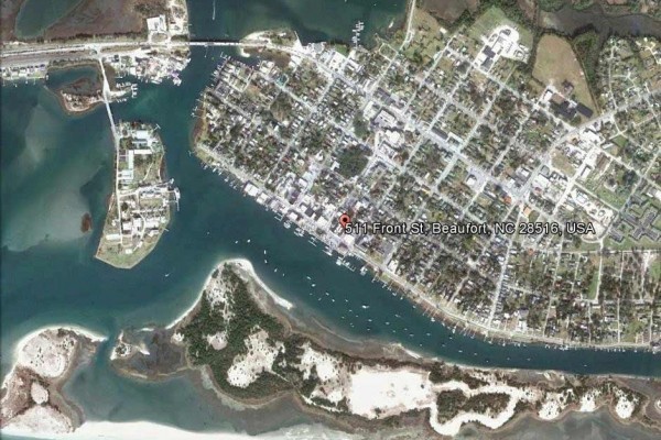[Image: Ideal Front Street Water View Location in Scenic Beaufort!]