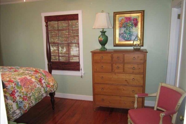 [Image: Charming One Bedroom Carriage House in Historic Beaufort]