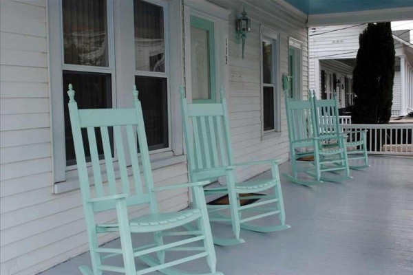 [Image: Taylor's Creek Cottage in Historic Downtown Beaufort]