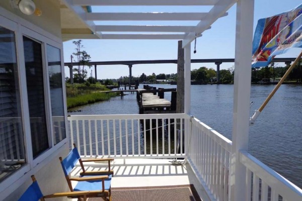 [Image: Floating Condo on the Intracoastal Waterway Near Beaufort-Atlantic Beach-Morehea]