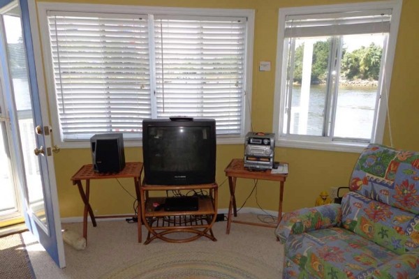 [Image: Floating Condo on the Intracoastal Waterway Near Beaufort-Atlantic Beach-Morehea]