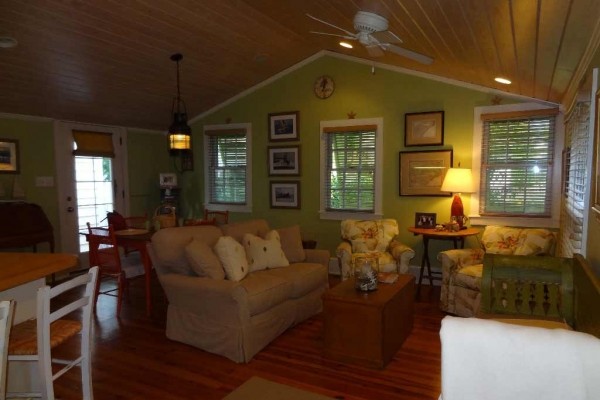 [Image: Charming 1772 Cottage in the Historic District of Beaufort, Nc]