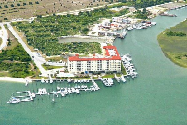 [Image: Beaufort Condo Located at Olde Towne Yacht Club]