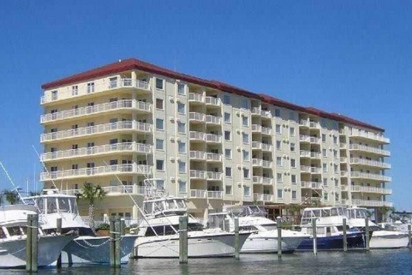 [Image: Beaufort Condo Located at Olde Towne Yacht Club]