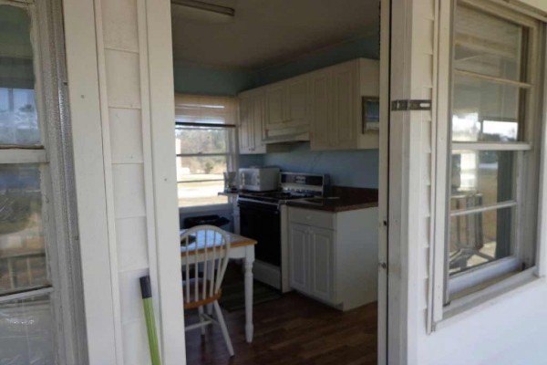 [Image: Waterfront Cottage on the Icw-Free Continental Breakfast Wed-Sat at Lodge Nearby]